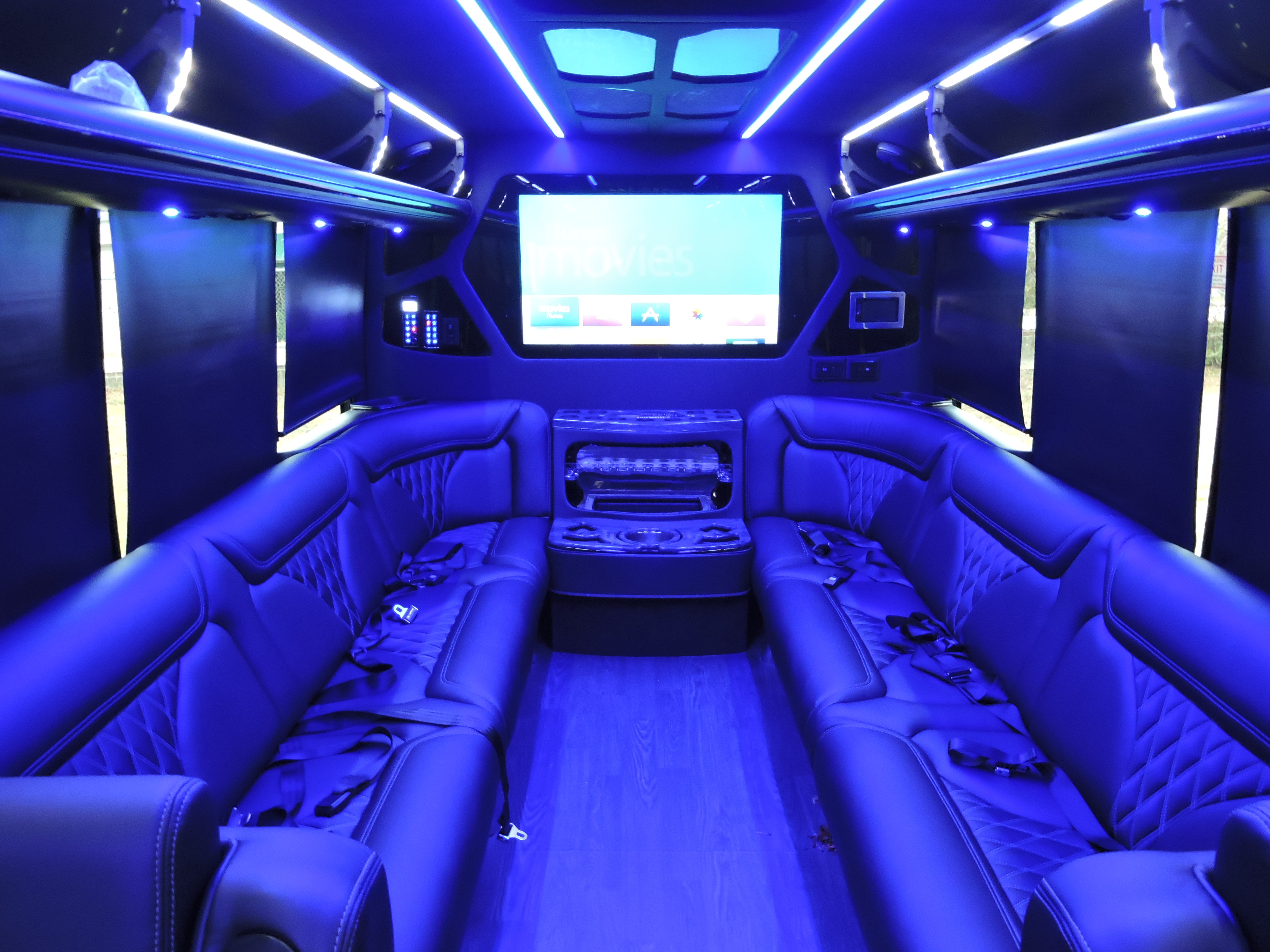 LIMO BUS